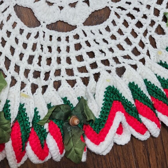 Handcrafted Crochet Christmas Doily 24" lrg festive centerpiece vtg Grannycore - Picture 11 of 12